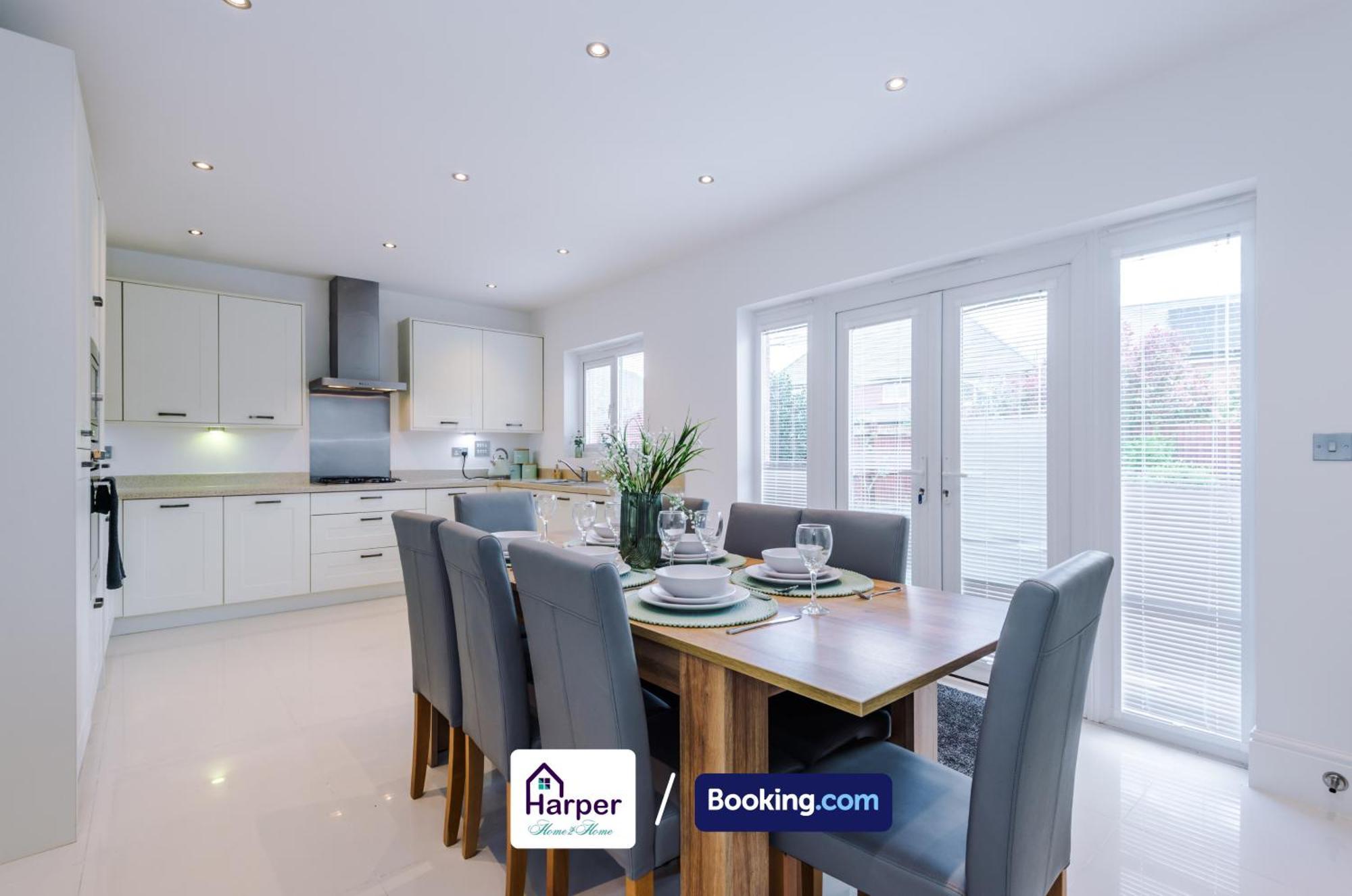 4 Bedroom By Harperletting Short Lets & Serviced Accommodation Chester With Detached Games Room Drive Long Or Short Stays Christleton Екстериор снимка