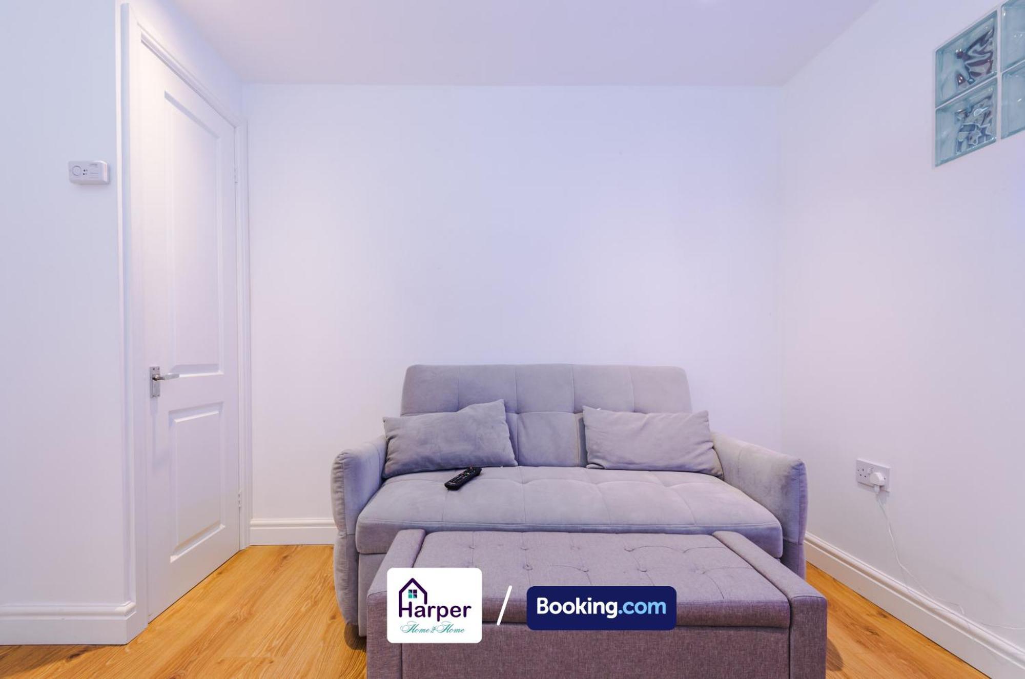 4 Bedroom By Harperletting Short Lets & Serviced Accommodation Chester With Detached Games Room Drive Long Or Short Stays Christleton Екстериор снимка